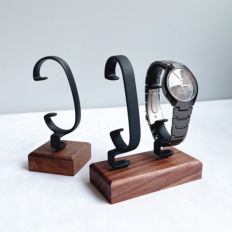 Hölzerner C-förmiger Uhrenhalt – Jewelry And Watches Inc Bewertung und Preis